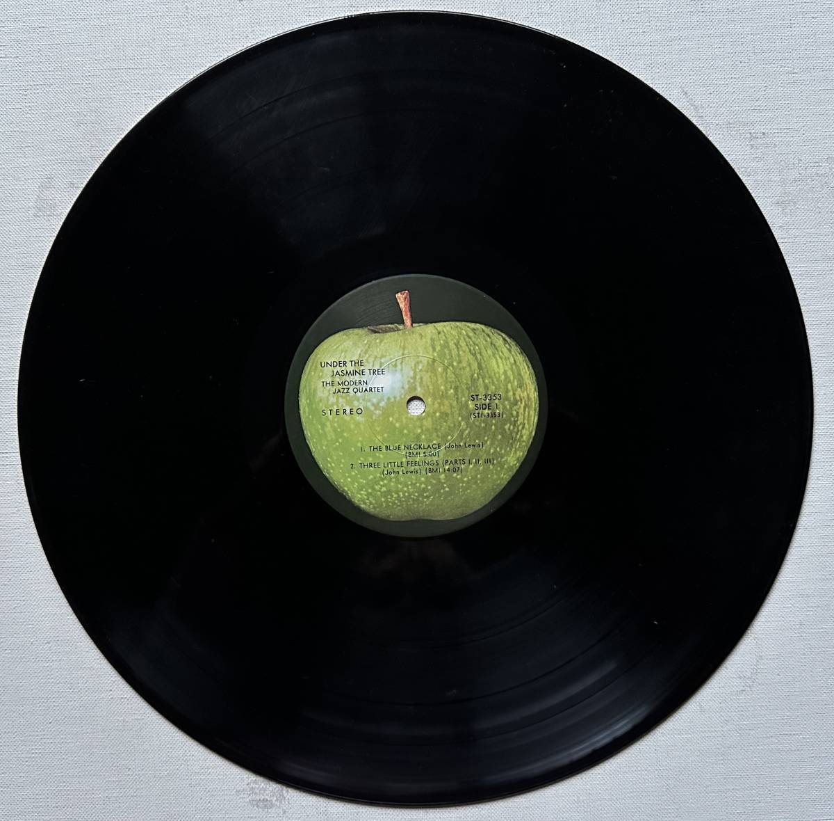 Appleレコード THE MODERN JAZZ QUARTET『 UNDER THE JASMIN TREE 』US盤 ST 3353 極美品_画像2