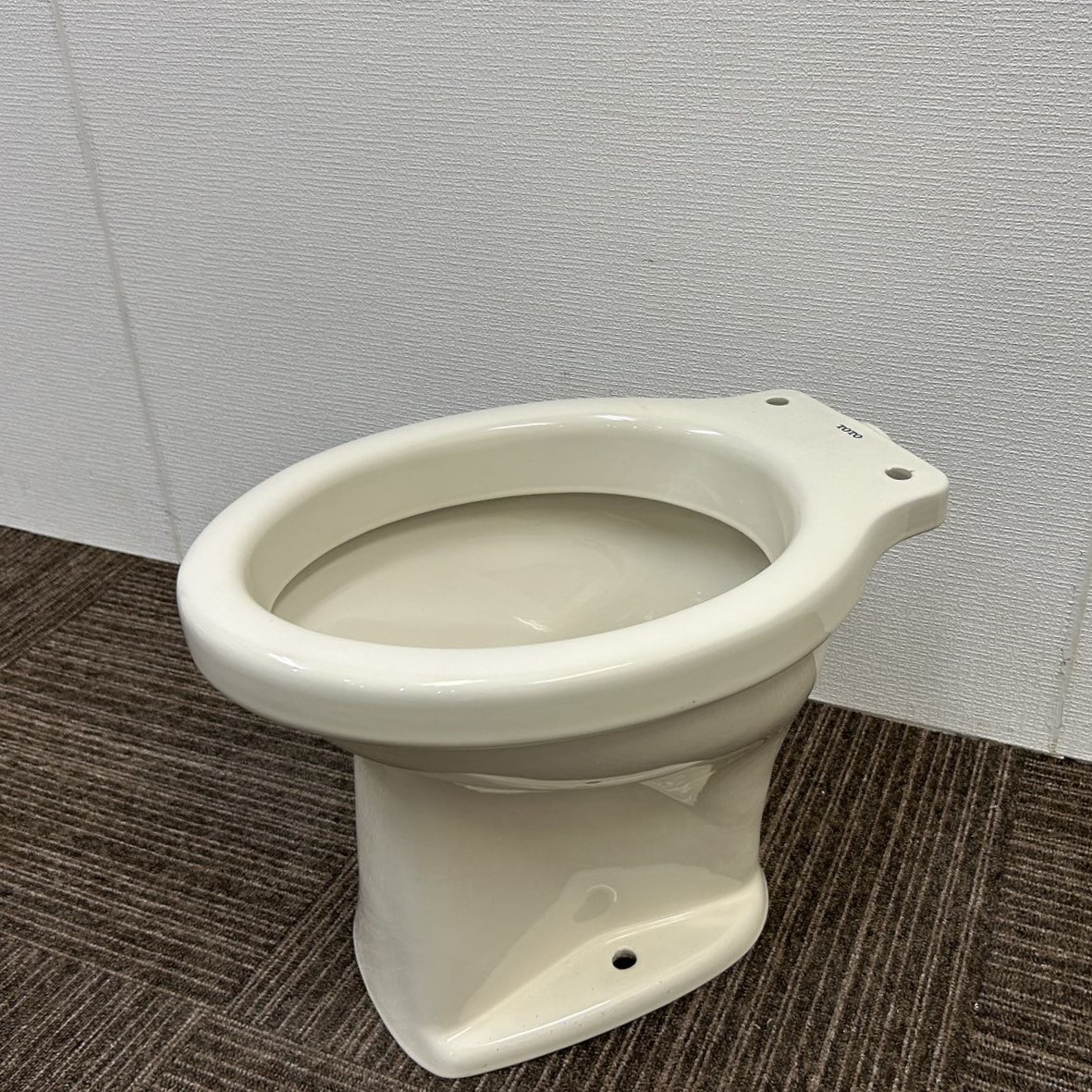 中古】TOTO☆トイレ便器(床下排水)☆三角タンク(隅付タンク)用 中古】TOTO☆トイレ便器(床下排水)☆三角タンク(隅付タンク)用