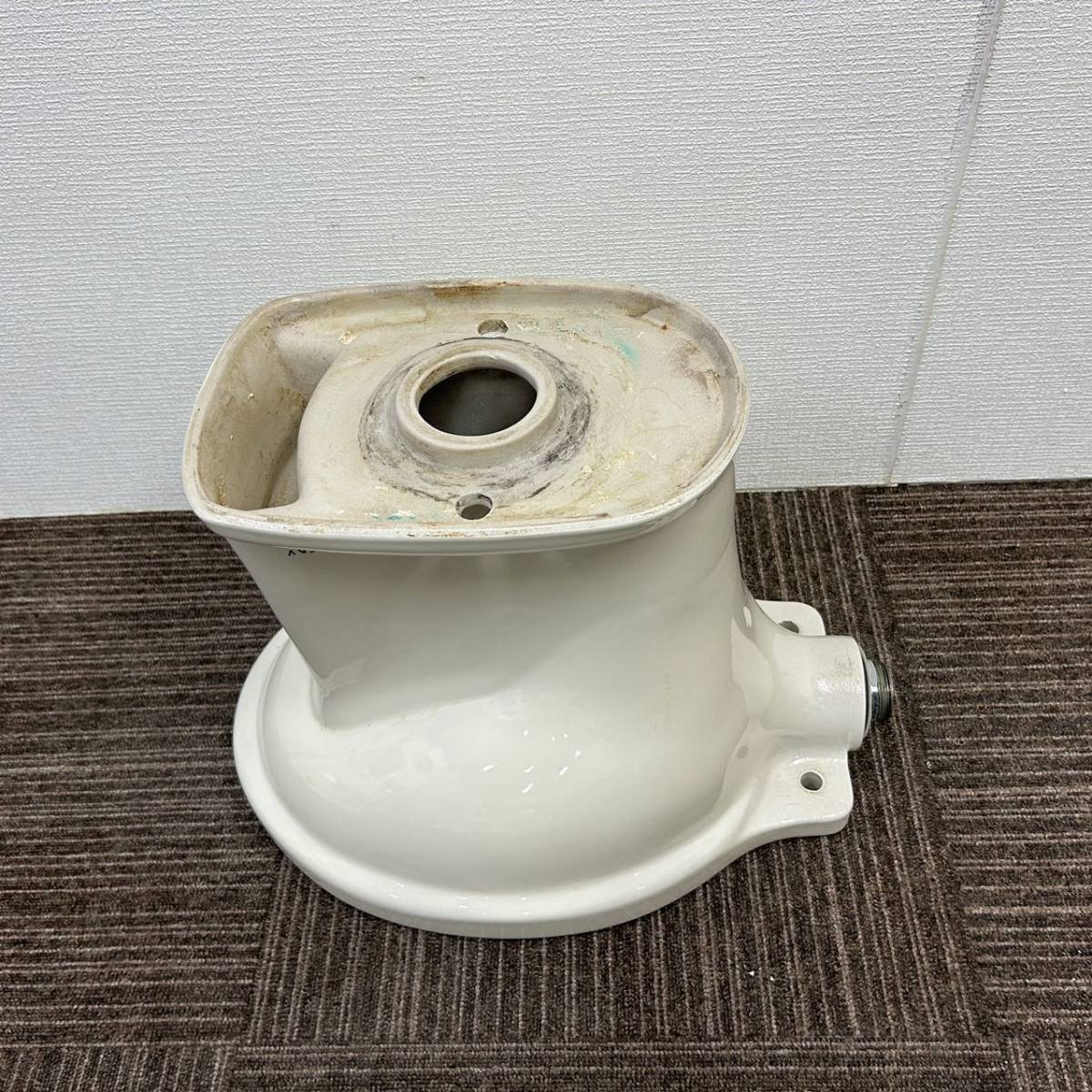 中古】TOTO☆トイレ便器(床下排水)☆三角タンク(隅付タンク)用 中古】TOTO☆トイレ便器(床下排水)☆三角タンク(隅付タンク)用