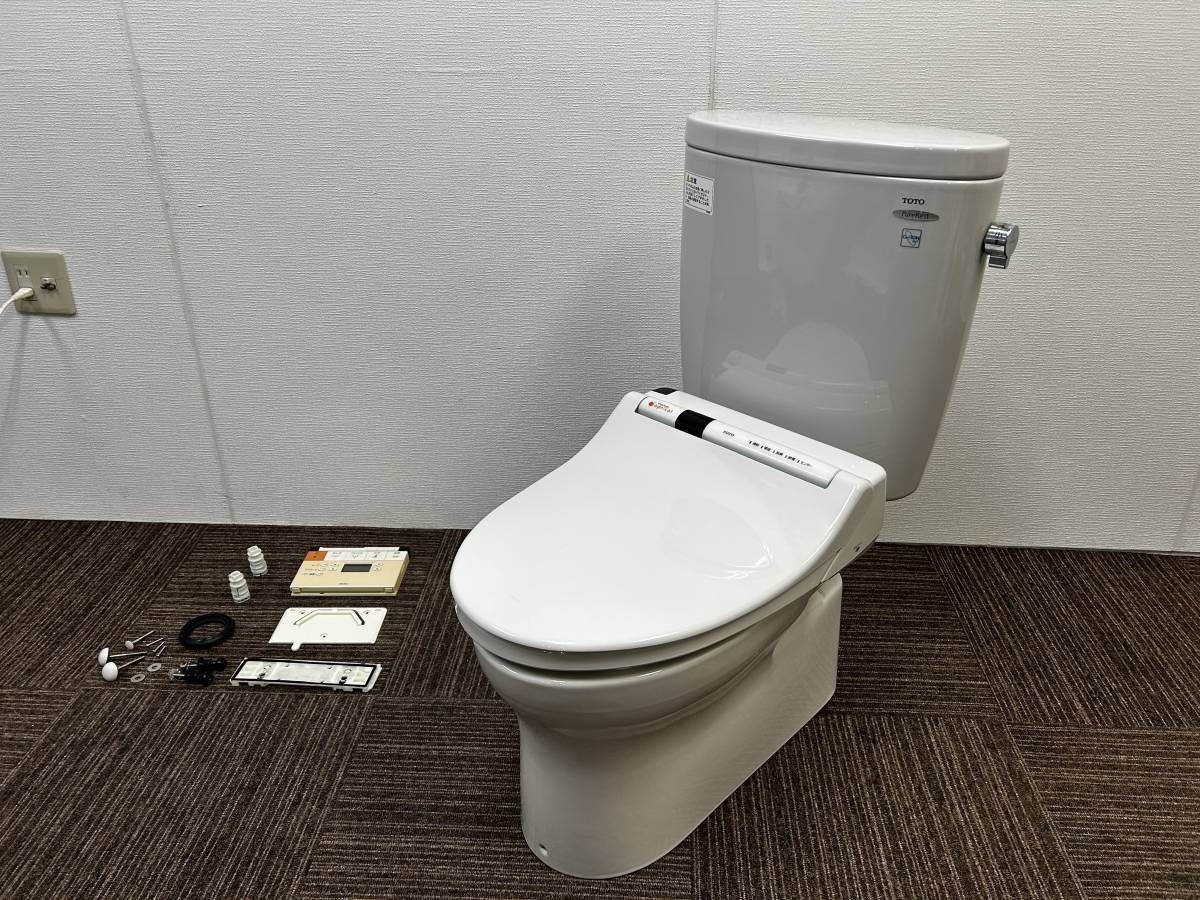 【美品】TOTO ウォシュレット オート開閉便座「TCF4131]と トイレ便器(床下排水)☆洋式便器「CS110BM」とタンク「SH110BA」のセット_画像1