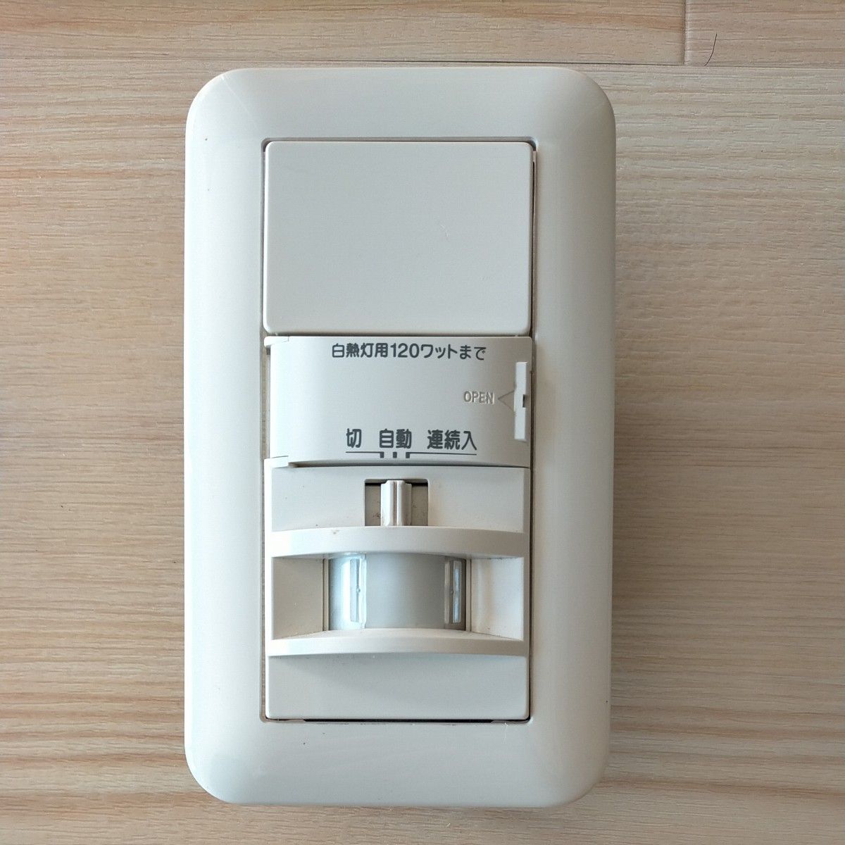パナソニック WTK8511 熱線センサ付自動スイッチ カバー付き パナソニック WTK8511 熱線センサ付自動スイッチ カバー付き