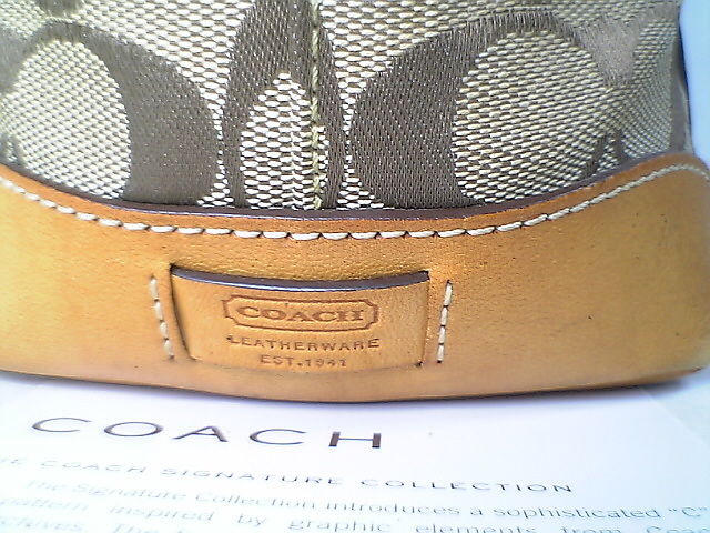 ★美品！★ＣＯＡＣＨ コーチ★とってもお洒落で素敵な♪定番！大人気♪シグネチャー柄ハンドバッグ ■チャームプレート＆紙カード付■本物_画像8