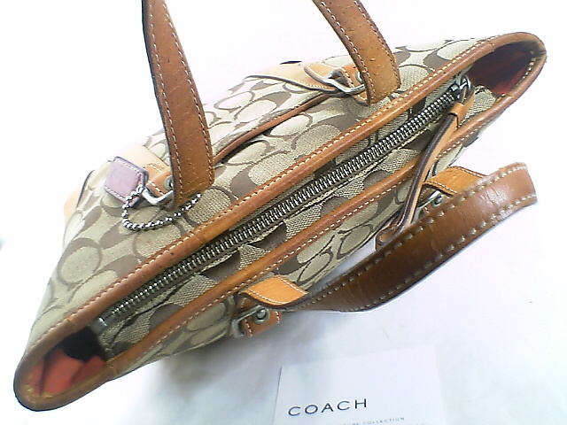 ★美品！★ＣＯＡＣＨ コーチ★とってもお洒落で素敵な♪定番！大人気♪シグネチャー柄ハンドバッグ ■チャームプレート＆紙カード付■本物_画像9