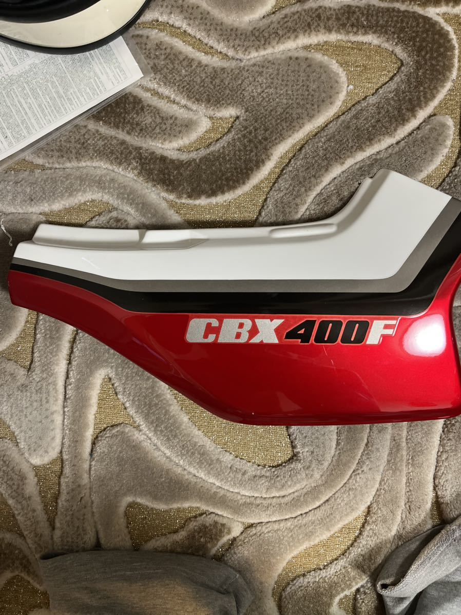 CBX400F 2型 赤白　純正サイドカバー　爪折れ無し　左右セット　程度上_画像2