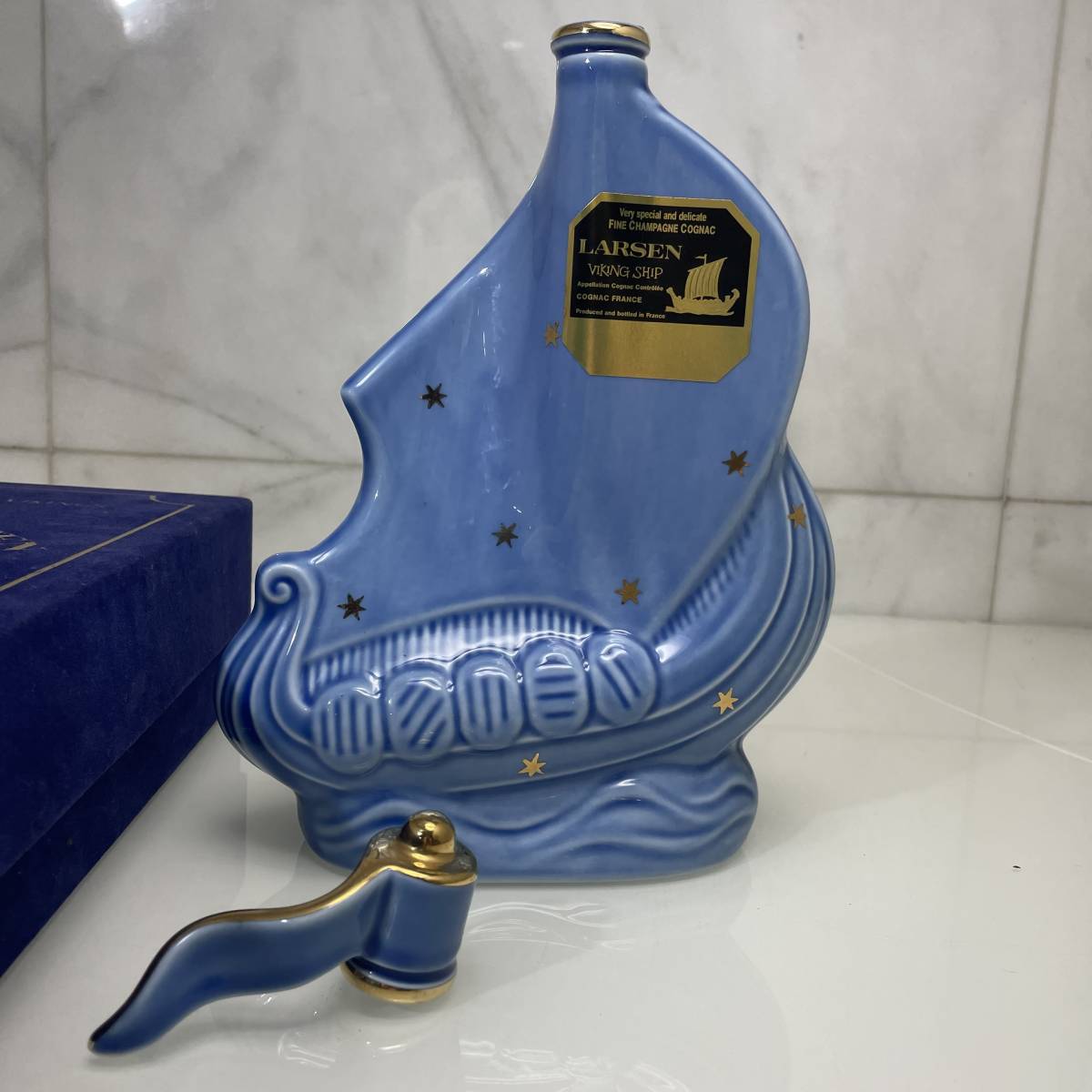 ∞M∞【空き瓶】LARSEN ラーセン バイキングシップ 青陶器ボトル ライトブルー ブランデー コニャック ∞T-2306033