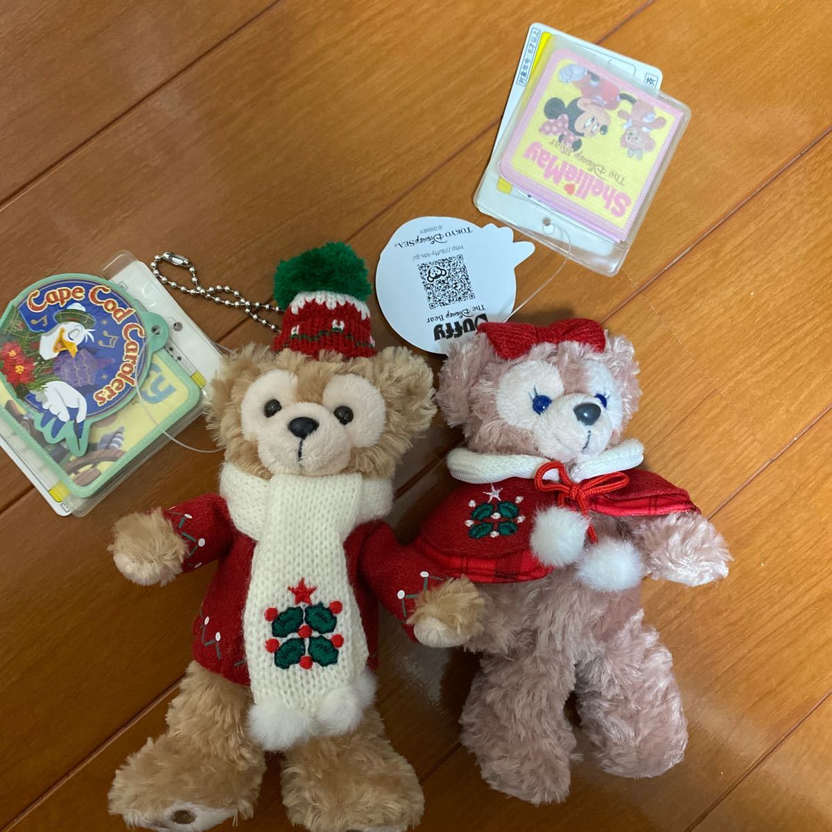新品タグ付　絵本付　ダッフィー　シェリーメイ　クリスマス　2010　ぬいぐるみバッジ　ぬいば