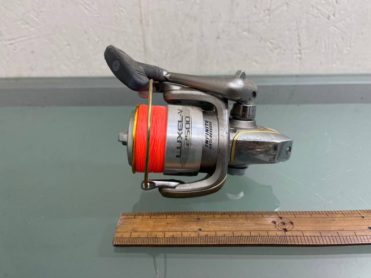 11-S13 Daiwa ダイワ LUXEL-V2500 スピニングリール リール 釣具 糸付 詳細不明 現状品 返品交換不可_画像3