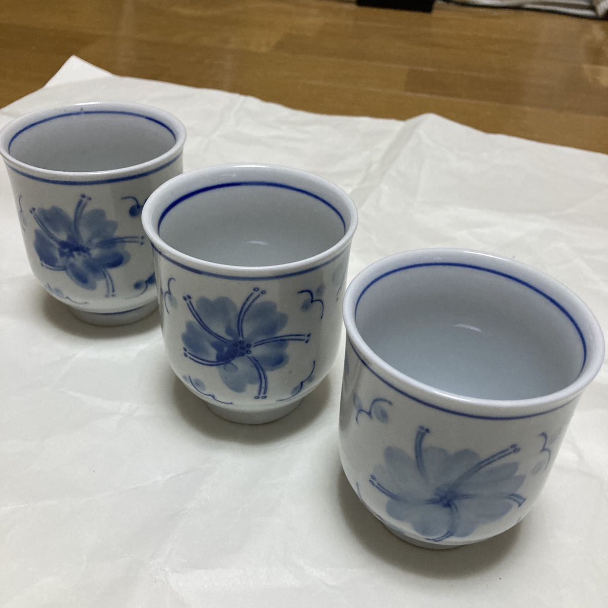 未使用品 伊万里焼 染付 桜 湯呑 3客 茶器 和食器 伊万里 湯飲み ゆのみ 日本 3個セット 花模様_画像4