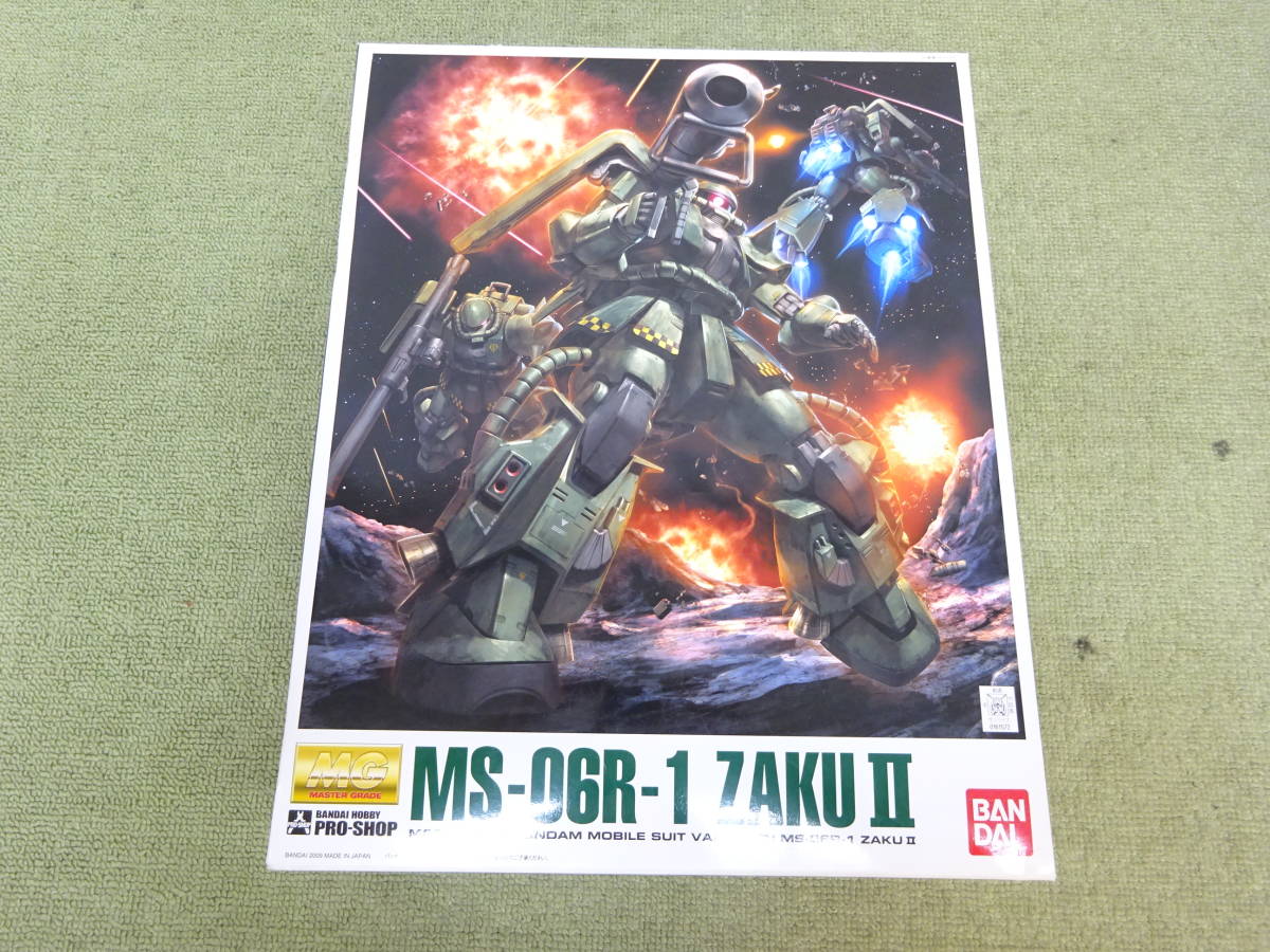 113-Q46) 未組立品 MG ザク2ア・バオア・クー防衛部隊機 1/100 プラモデル ガンプラ プラモ_画像1