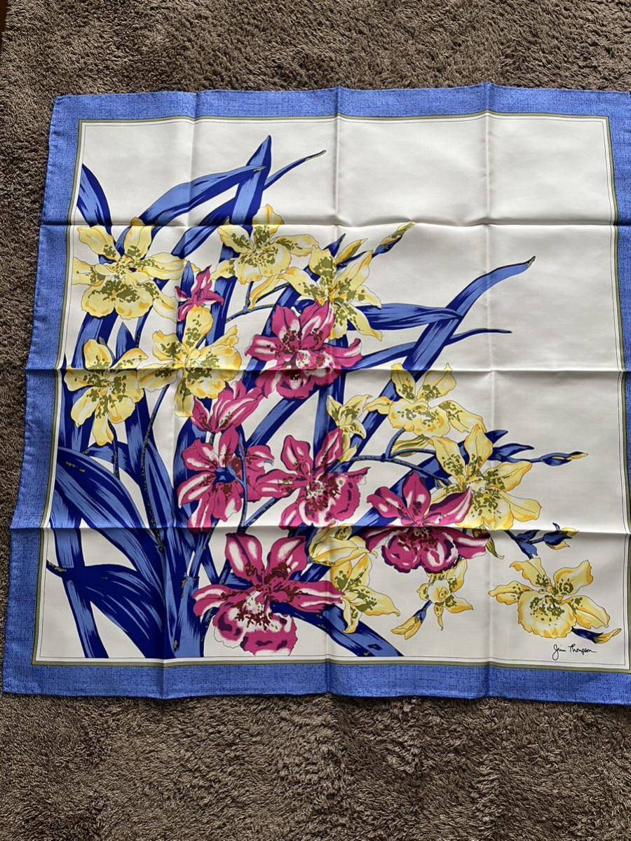 【未使用品】大判 シルク スカーフ サイズ約84cm正方形　ジムトンプソン　タイで購入　ブルー　花柄