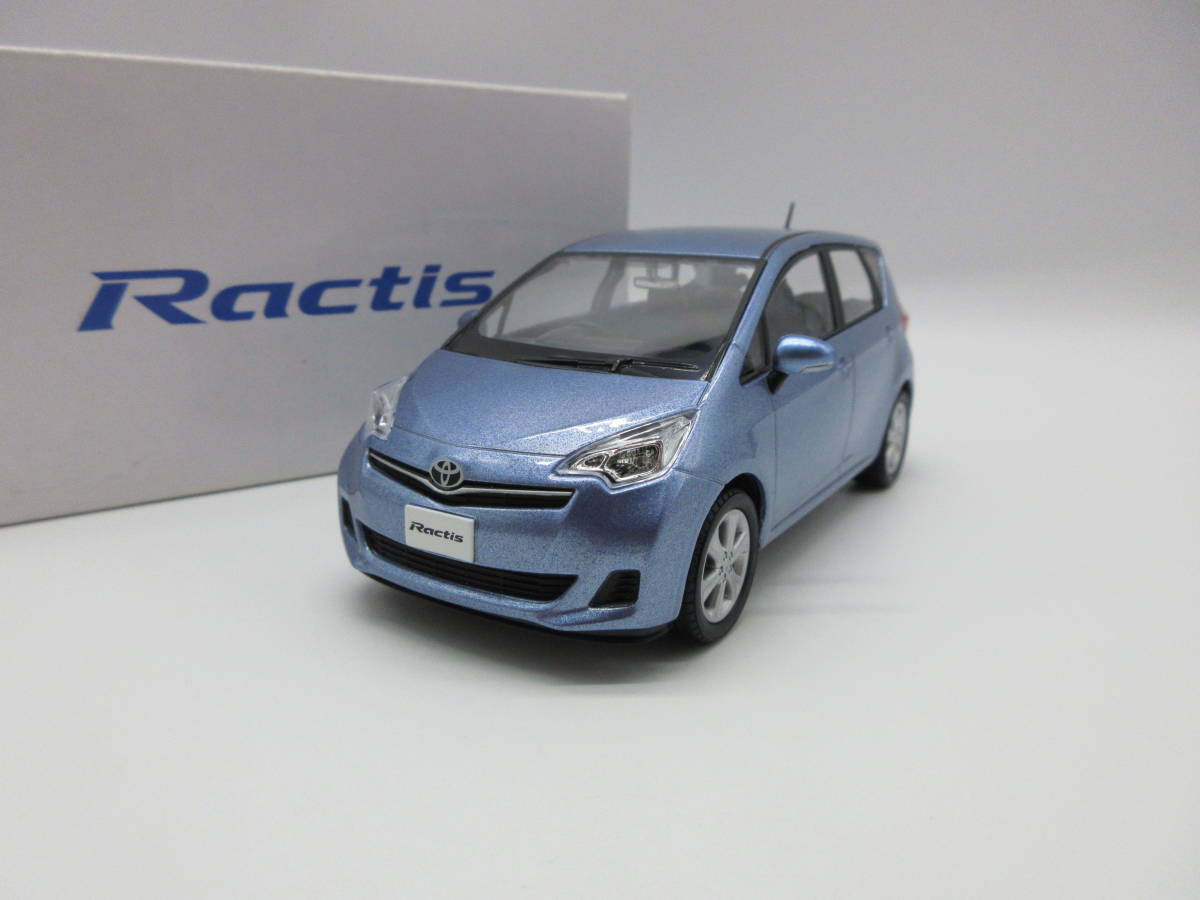 1/30 トヨタ ２代目ラクティス Ractis　非売品 カラーサンプル ミニカー　ライトブルーマイカメタリック