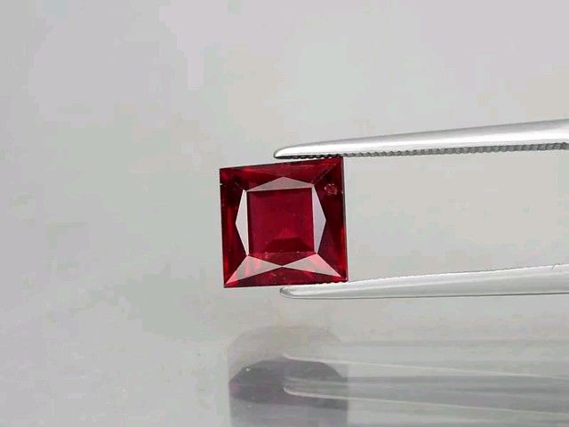 No.227 スクエアカット ロードライトガーネット 約3.69ct 約8mm×8mm モザンビーク産