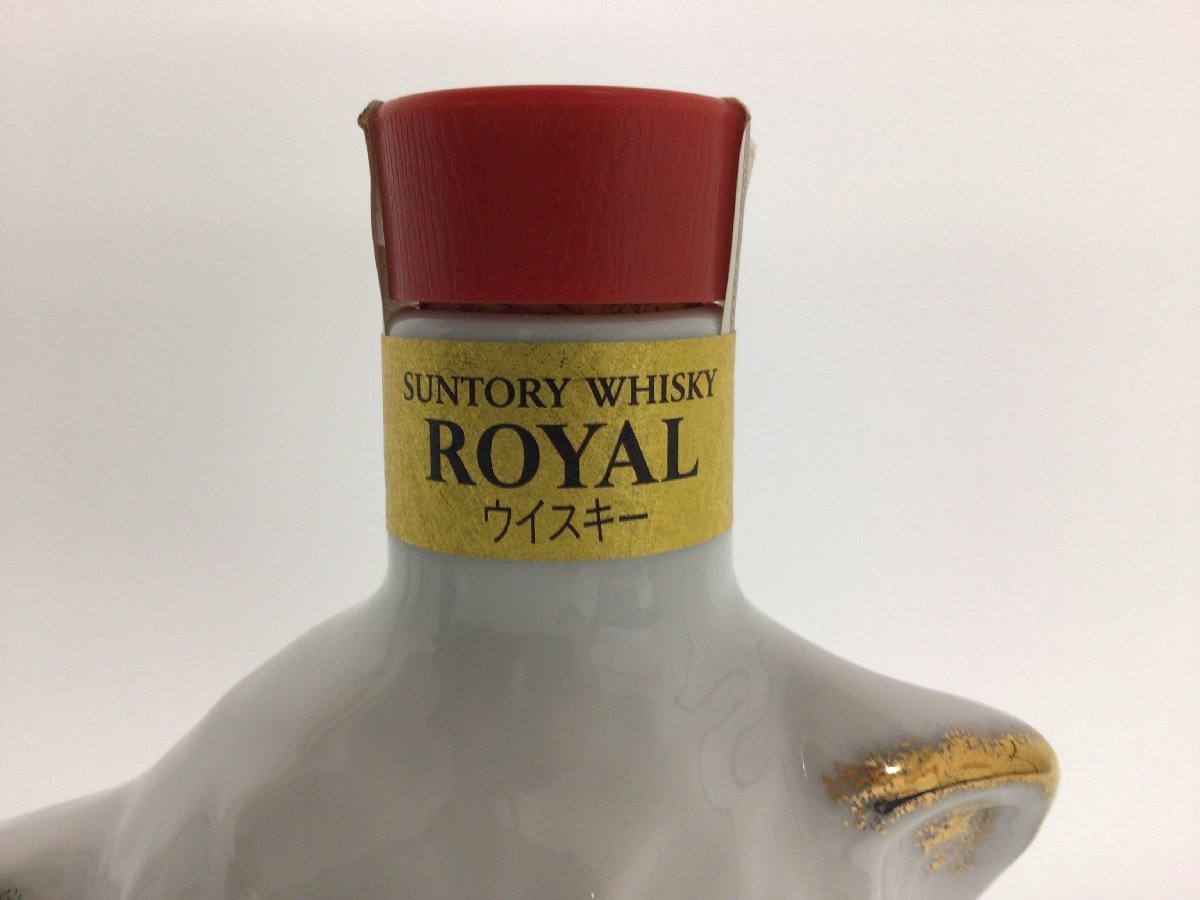 RW70 サントリー　ローヤル 干支ボトル 戌 赤白 陶器 1470g 600ml【重量番号:2】_画像2