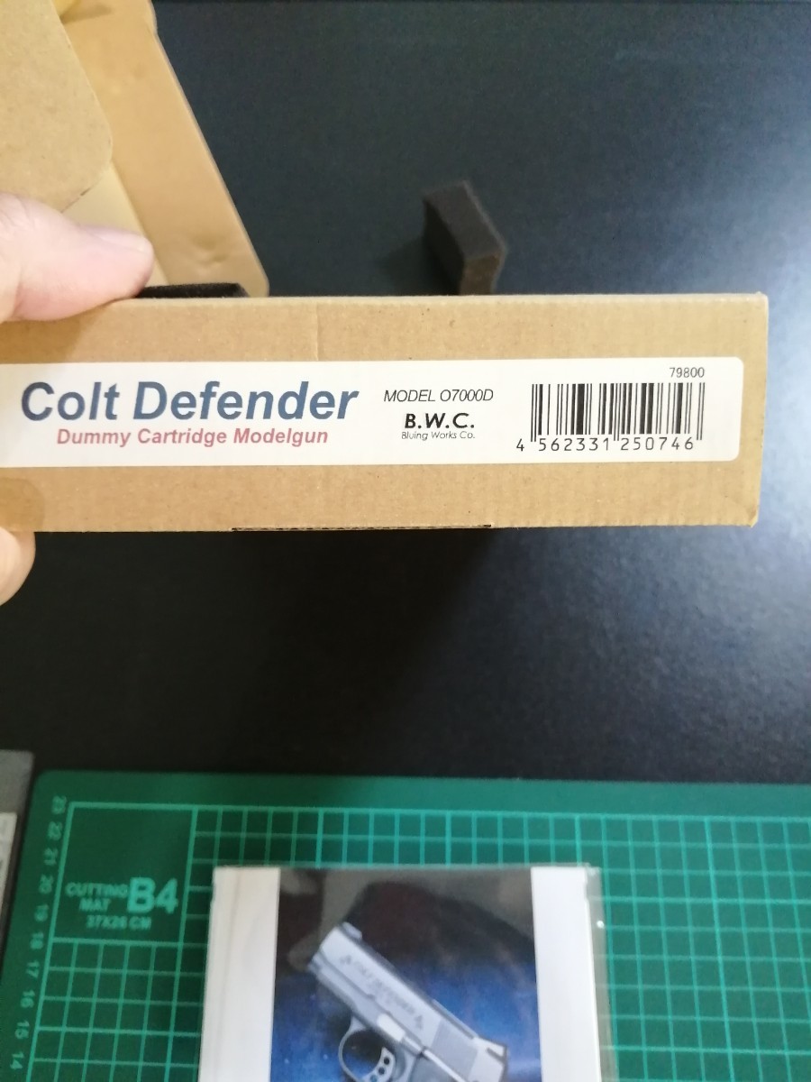G57　モデルガン　定価販売 BWC COLT DEFENDER 　 未発火　カートリッジ付き　インサート横　動作確認 OK　重さ　448g_画像3