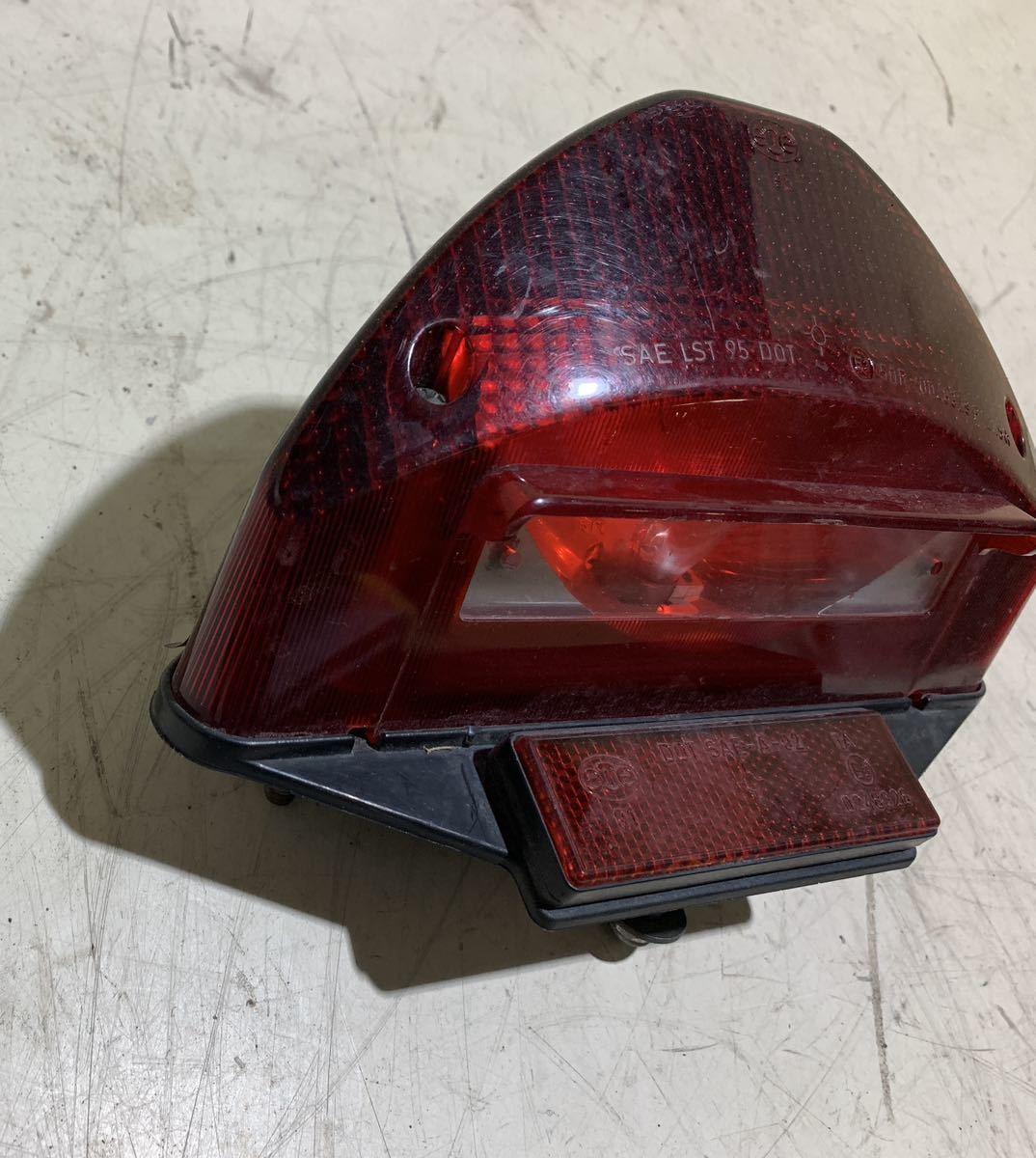 【60】aprilia アプリリア RS50 2スト RS 50 テールランプ テールライト ランプ ライト テール 2538の画像2