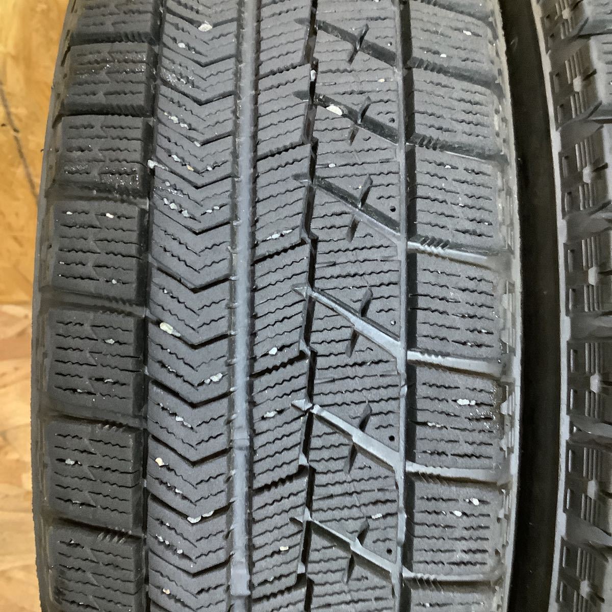 BRIDGESTONE BLIZZAK VRX ブリヂストン 155/65R14 スタッドレス 2017年製 4本セット 8.5分山 バリ山_画像2