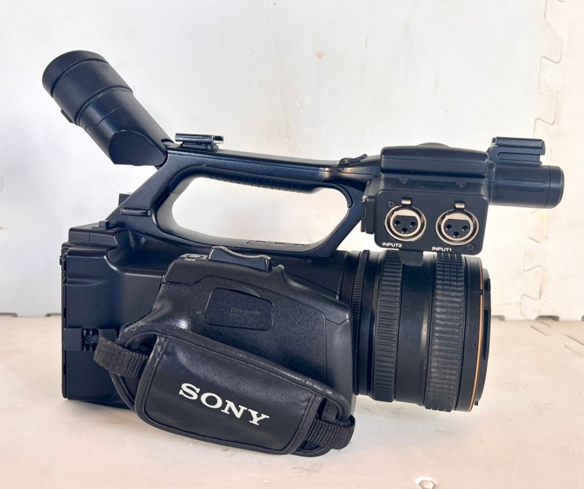 F299 ★SONY ソニー デジタルHDビデオカメラレコーダー HVR-Z5J 本体のみ バッテリー無し_画像2