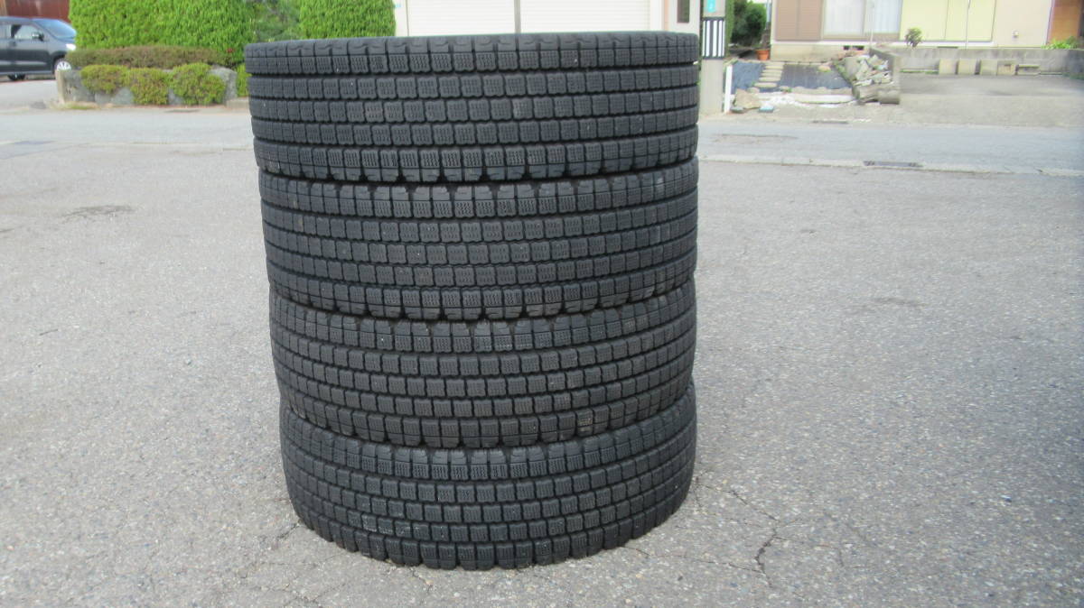 10㎜Up!! BRIDGESTONE W910 スタッドレス 275/80R22.5 151/148J タイヤ4本SET!!_画像1