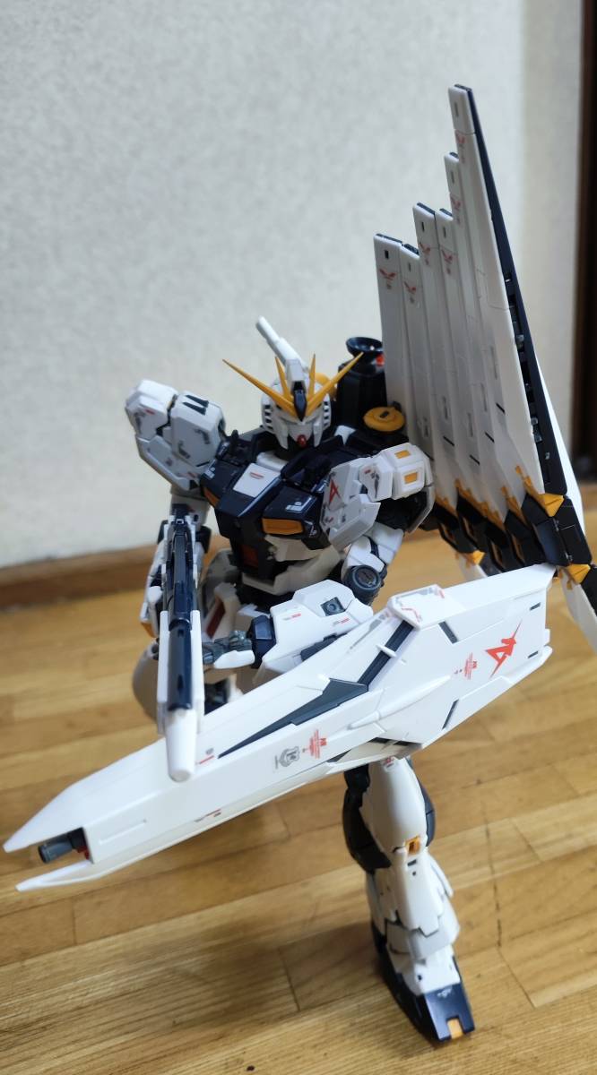 RG RX-93 νガンダム 完成品_画像5