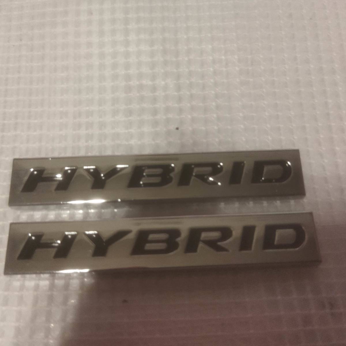 【送料込】HYBRID（ハイブリッド) エンブレムプレート 黒文字　縦1.0cm×横6.0cm　2枚組　金属製_画像1