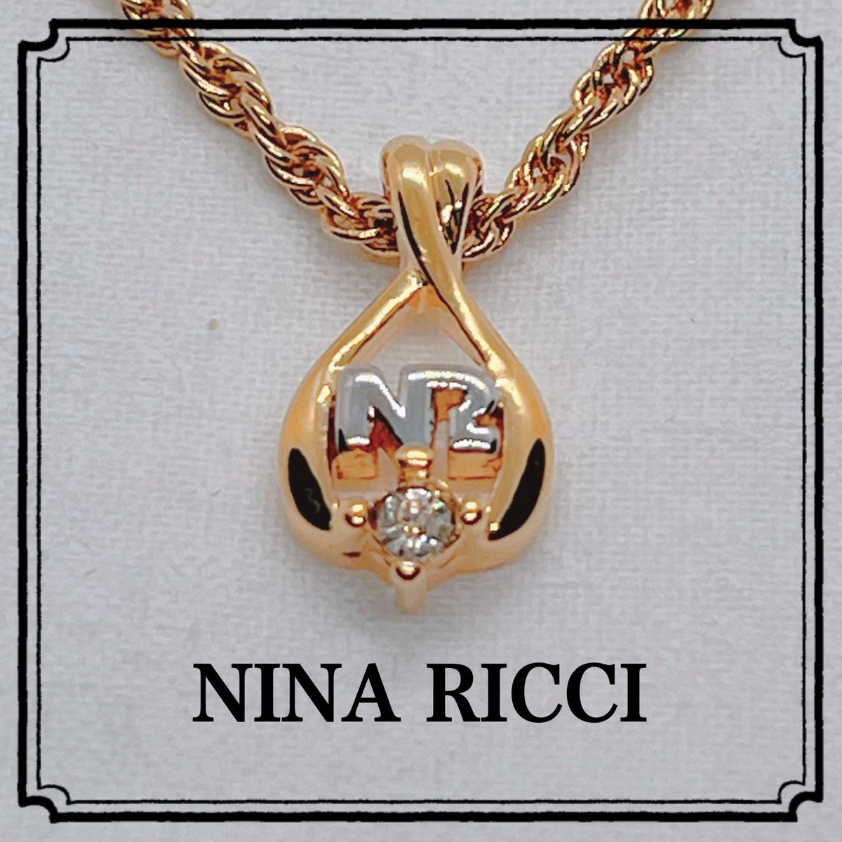02 NINA RICCI ニナリッチ　ビジュー　ネックレス　NRロゴ　ゴールド