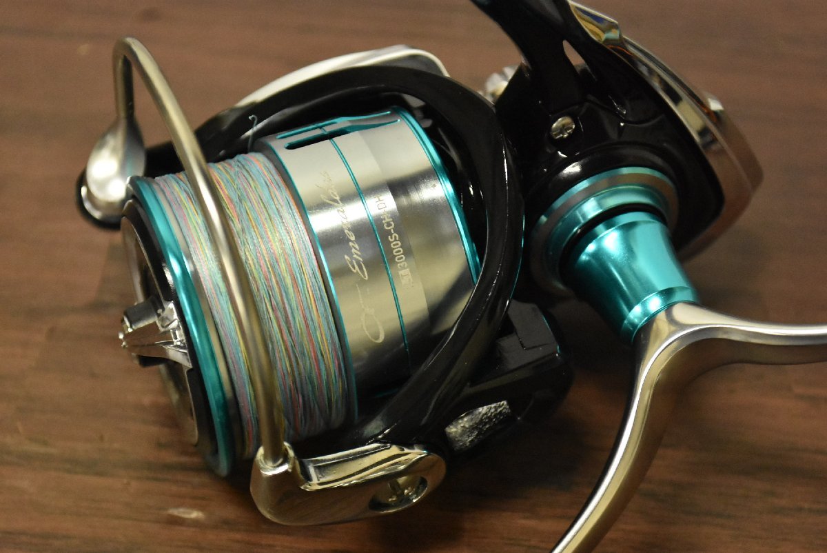 【程度良好美品☆1スタ】ダイワ 19 エメラルダス LT 3000S-CH-DH DAIWA Emeraldas ダブルハンドル エギング（CKN_O1）_画像2