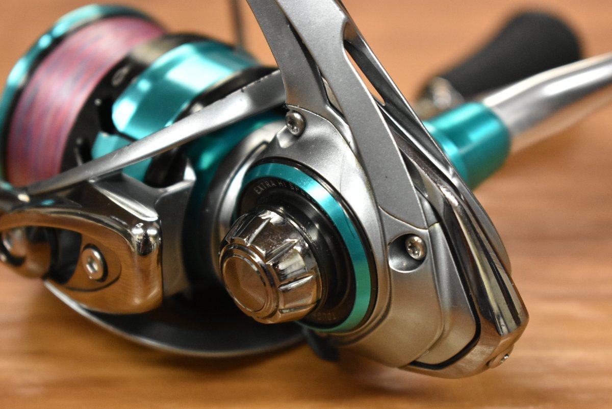 【人気モデル】ダイワ 18 エメラルダス AIR LT 3000S-CXH DAIWA Emeraldas スピニングリール ダブルハンドル エギング アオリイカ(KKM_O1)_画像3