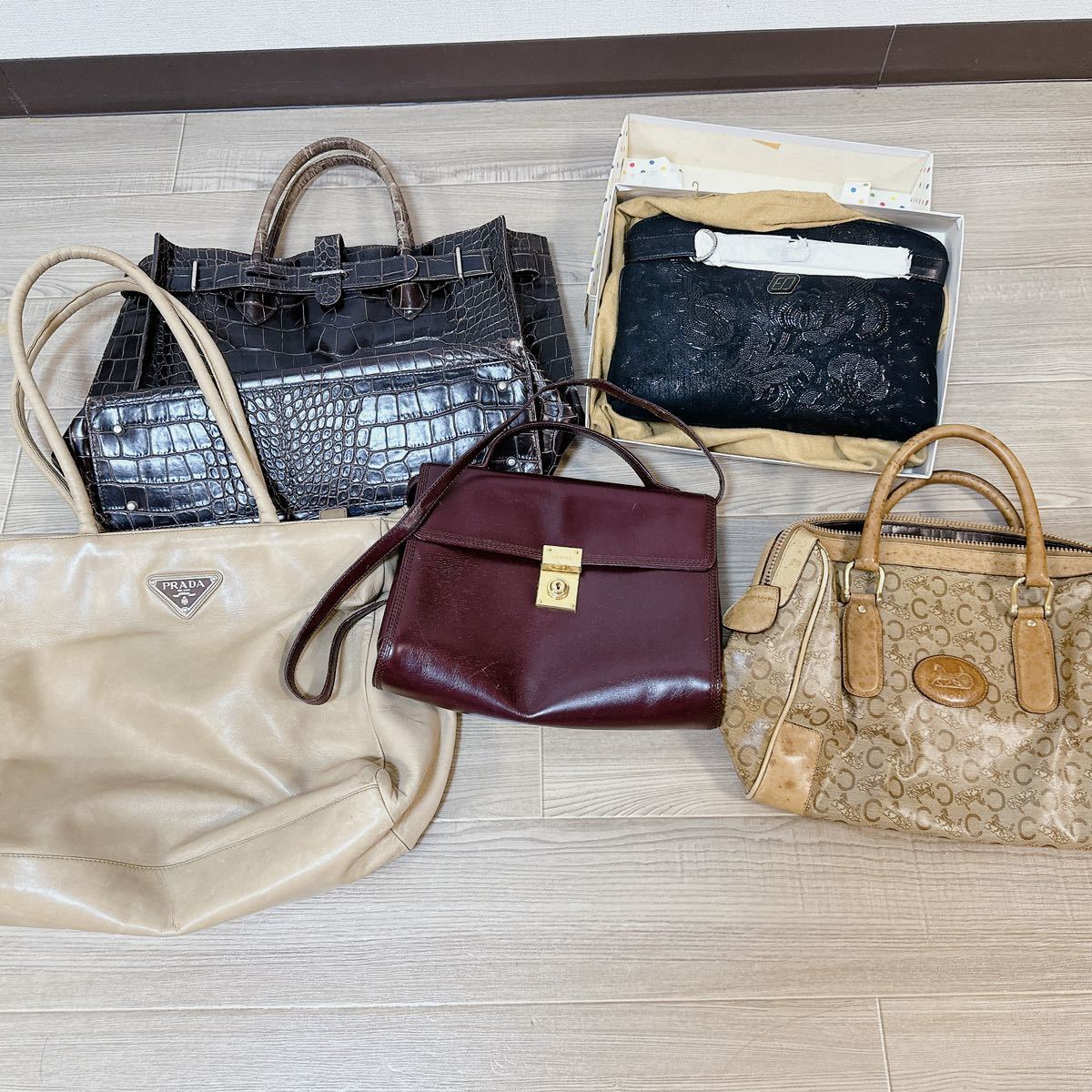 1円 まとめ 5点 PRADA LOEWE CELINE FURLA 印伝 バッグ ショルダー