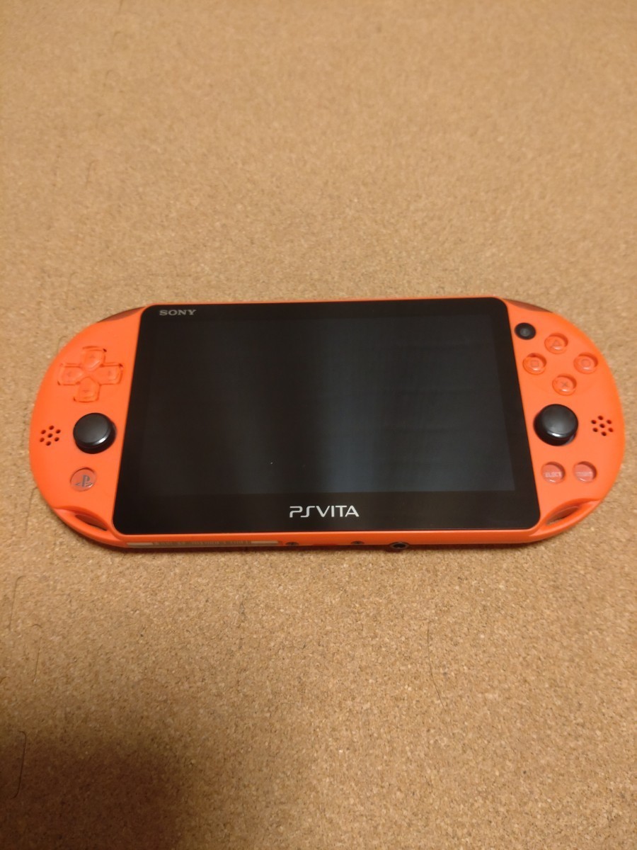 PlayStation Vita Wi-Fiモデル PCH-2000 オレンジ SONY ソニー PS Vita ソフト(信長の野望/創造)　通電、初期化済　中古品_画像2