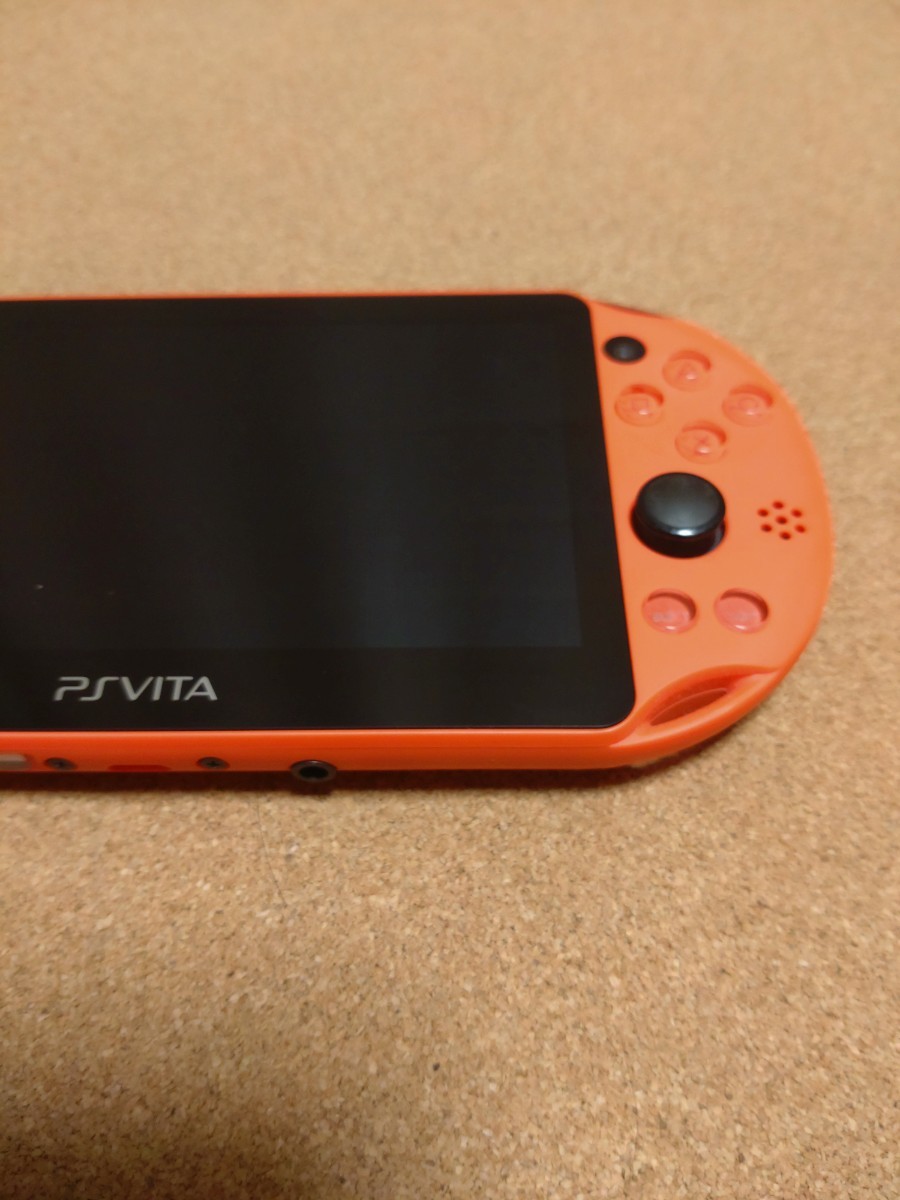 PlayStation Vita Wi-Fiモデル PCH-2000 オレンジ SONY ソニー PS Vita ソフト(信長の野望/創造)　通電、初期化済　中古品_画像4