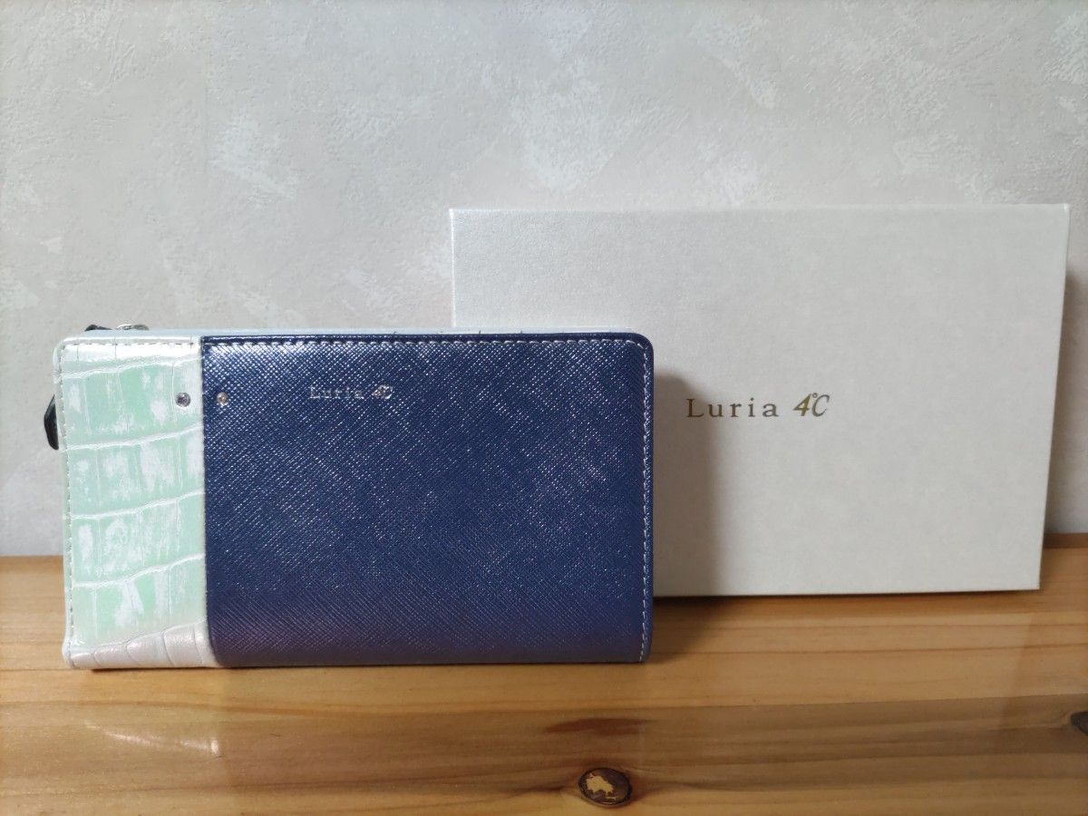 ルリア4℃二つ折り財布