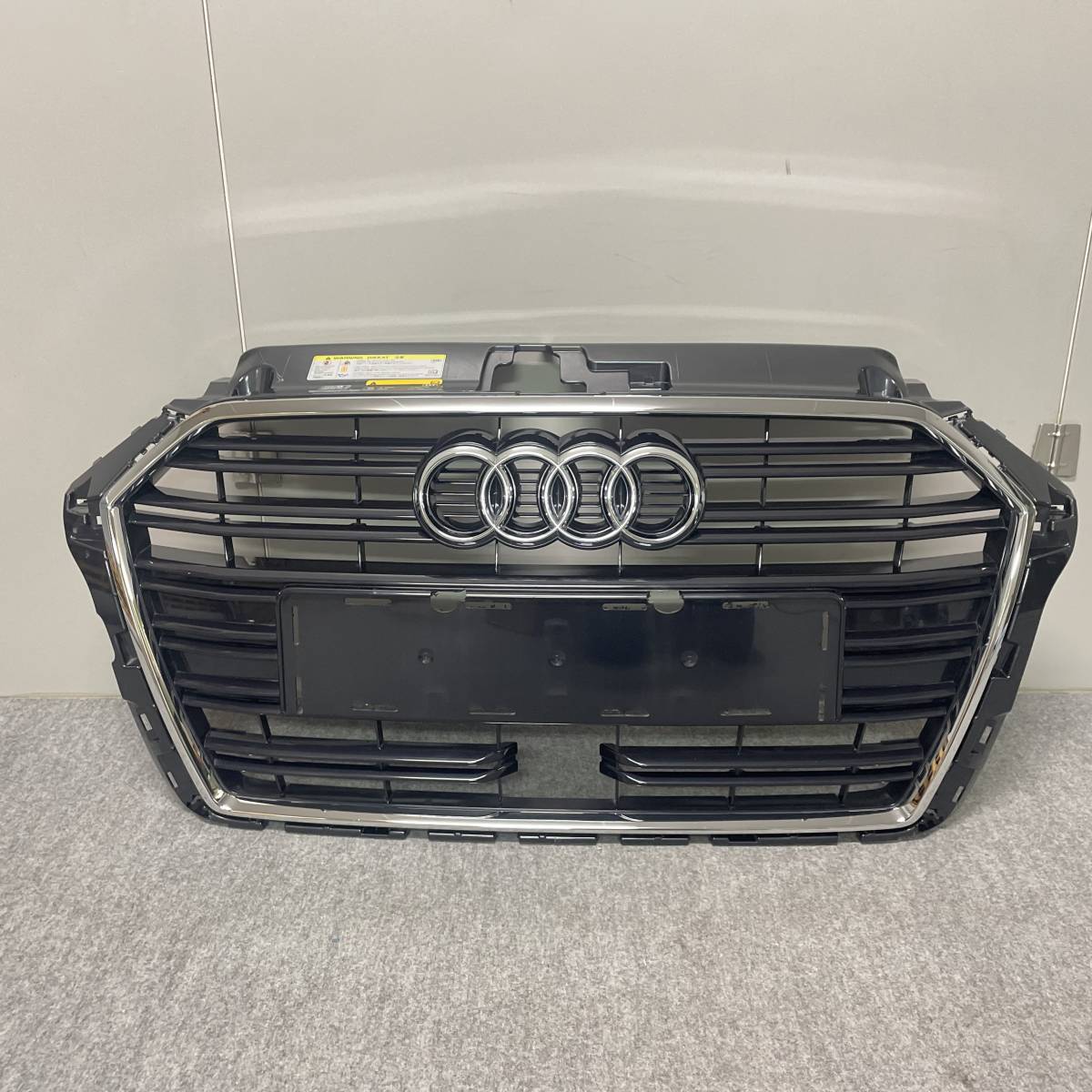 5pK1606◆Audi アウディ A3 8V フロント グリル バンパー ラジエター 8V3.853.651.AB 正規品 純正 車 パーツ_画像1