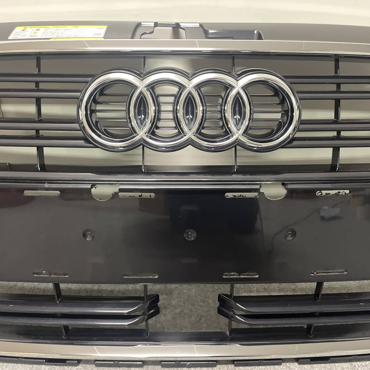 5pK1606◆Audi アウディ A3 8V フロント グリル バンパー ラジエター 8V3.853.651.AB 正規品 純正 車 パーツ_画像3