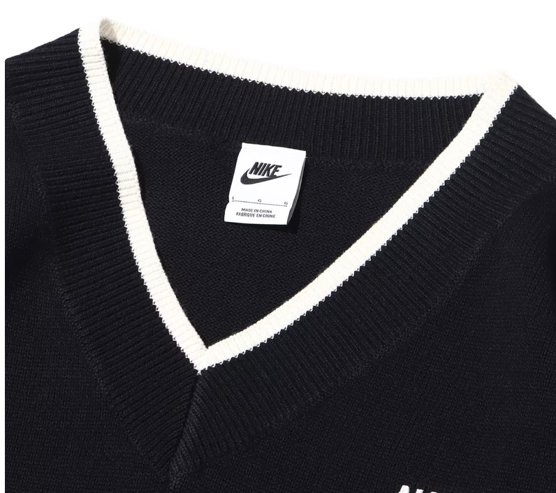 定価18,150円 新品未使用 NIKE Mサイズ ナイキ トレンド セーター ビンテージ 厚手 ニット Vネック 刺繍ロゴ ブラック 黒 白 国内正規品_画像4