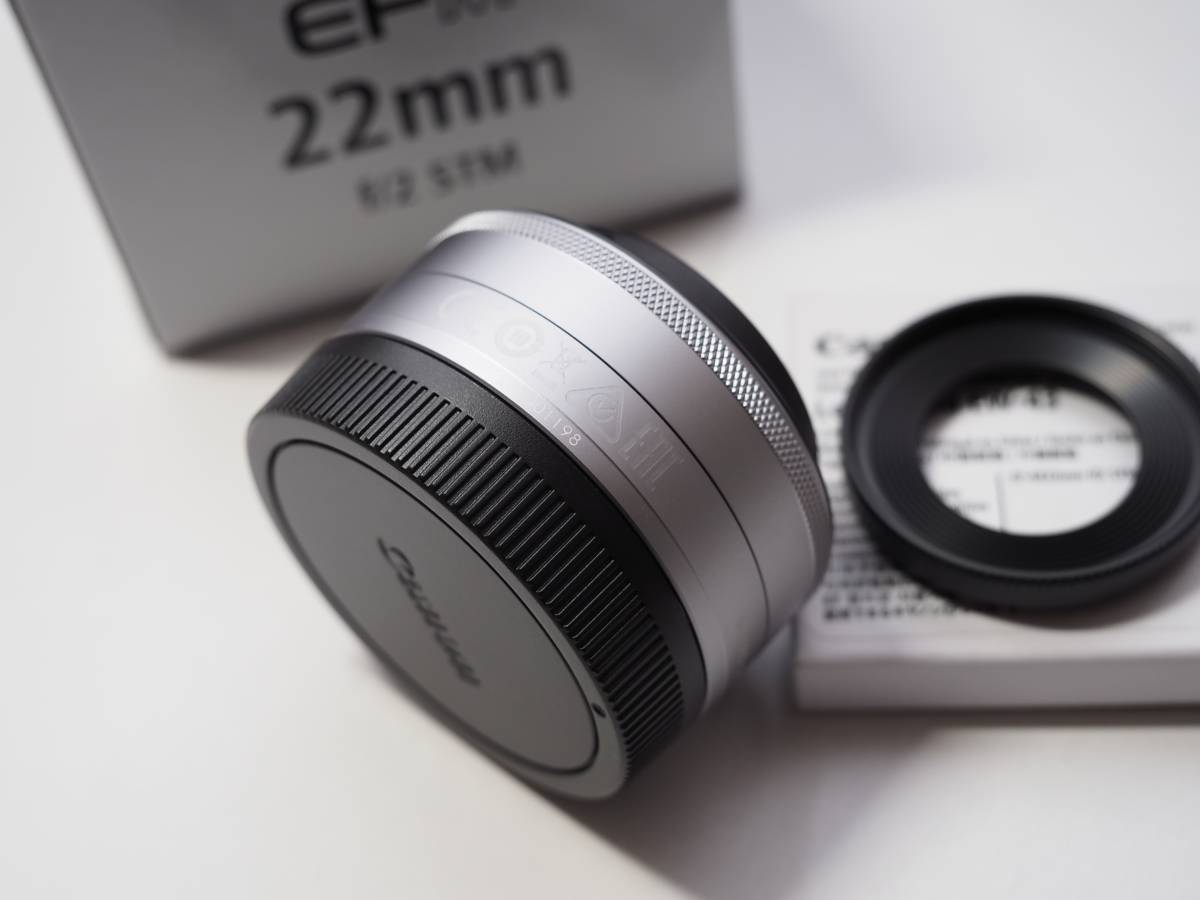 ■Canon キヤノン EF-M22mm F2 STM 元箱・取説・純正レンズフード付き 美品_画像5