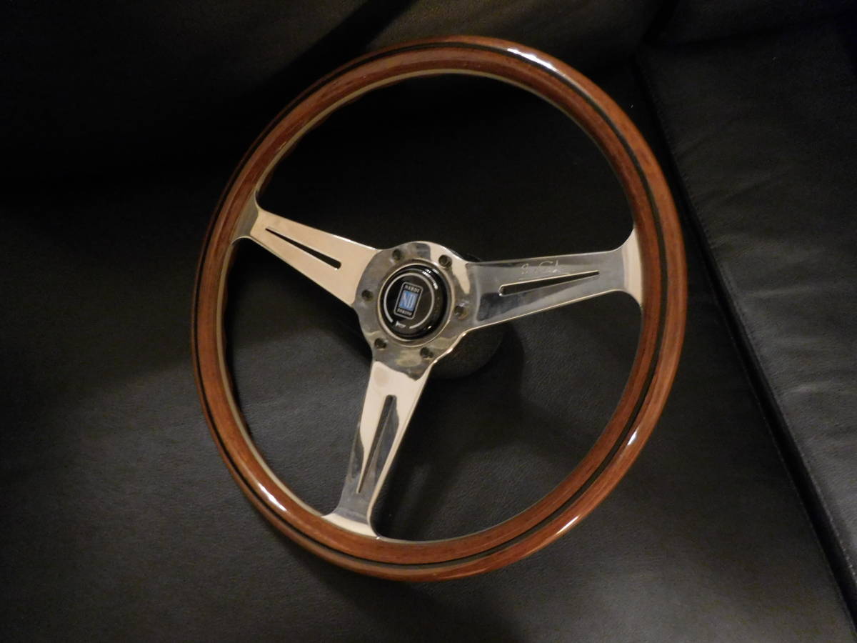 中古美品】NARDIクラシック36φ ウッドステアリングハンドルボス付き