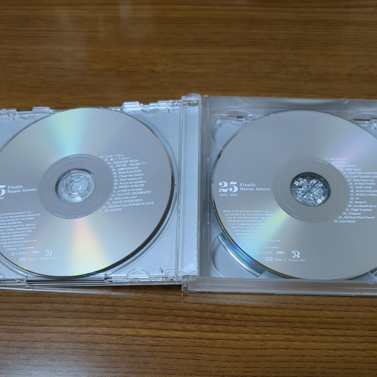 現在入手困難　美品中古　安室奈美恵 CD Finally(DVD付)　4枚組　AVCN-99049~51/B　アルバム　DVD_画像3