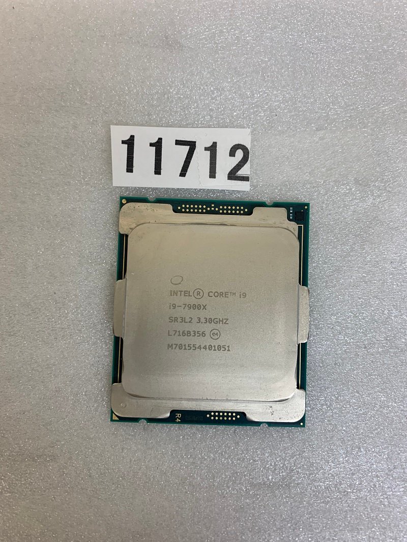 CPU インテル CORE i9-7900X 3.30GHz SR3L2 LGA2066 Intel Core i9-7900X CORE i9 第7世代 プロセッサー 中古 動作未確認 ジャンク品_画像3