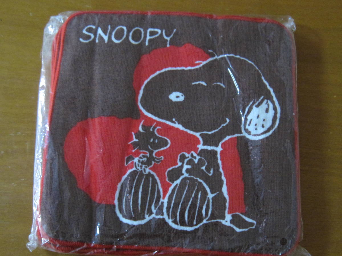  new goods Snoopy hand towel 8 sheets tea Heart Woodstock pattern pattern cheap handkerchie man and woman use together large amount SNOOPY Peanuts summer possible love 