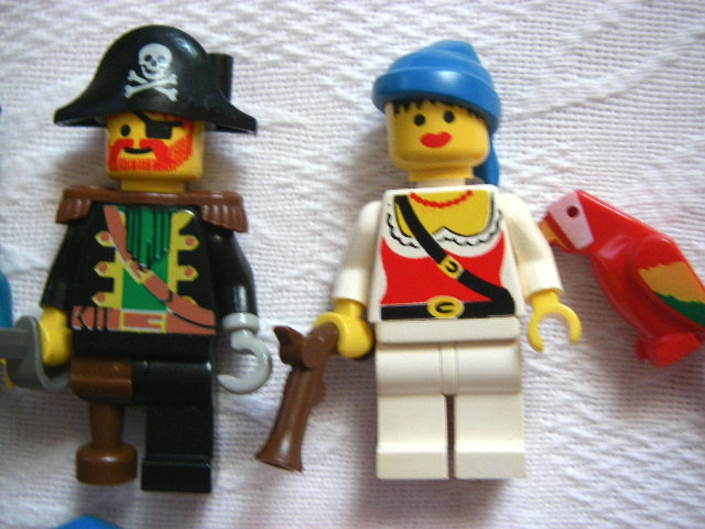 正規品 LEGO 大量 ミニフィグ 海賊 パイレーツ 女海賊 船長 サル 猿 オウム パーツ バンダナ 帽子 海賊船 レゴシステム オールドレゴ 廃盤_画像2