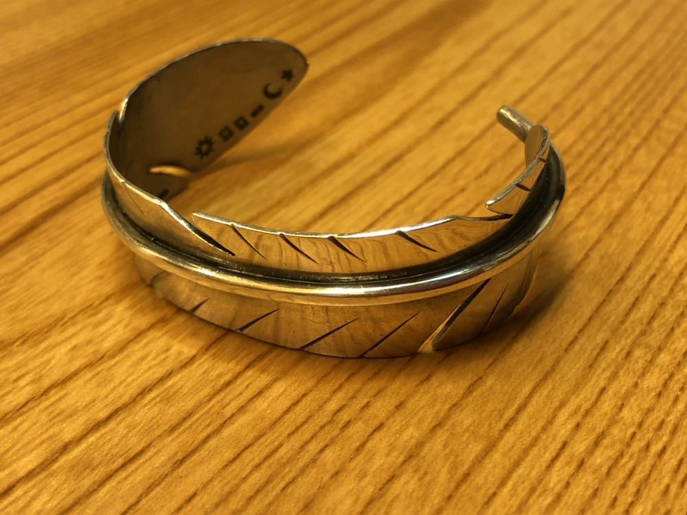 柔らかな質感の 羽 フェザー フラット シンパシーオブソウル Bangle