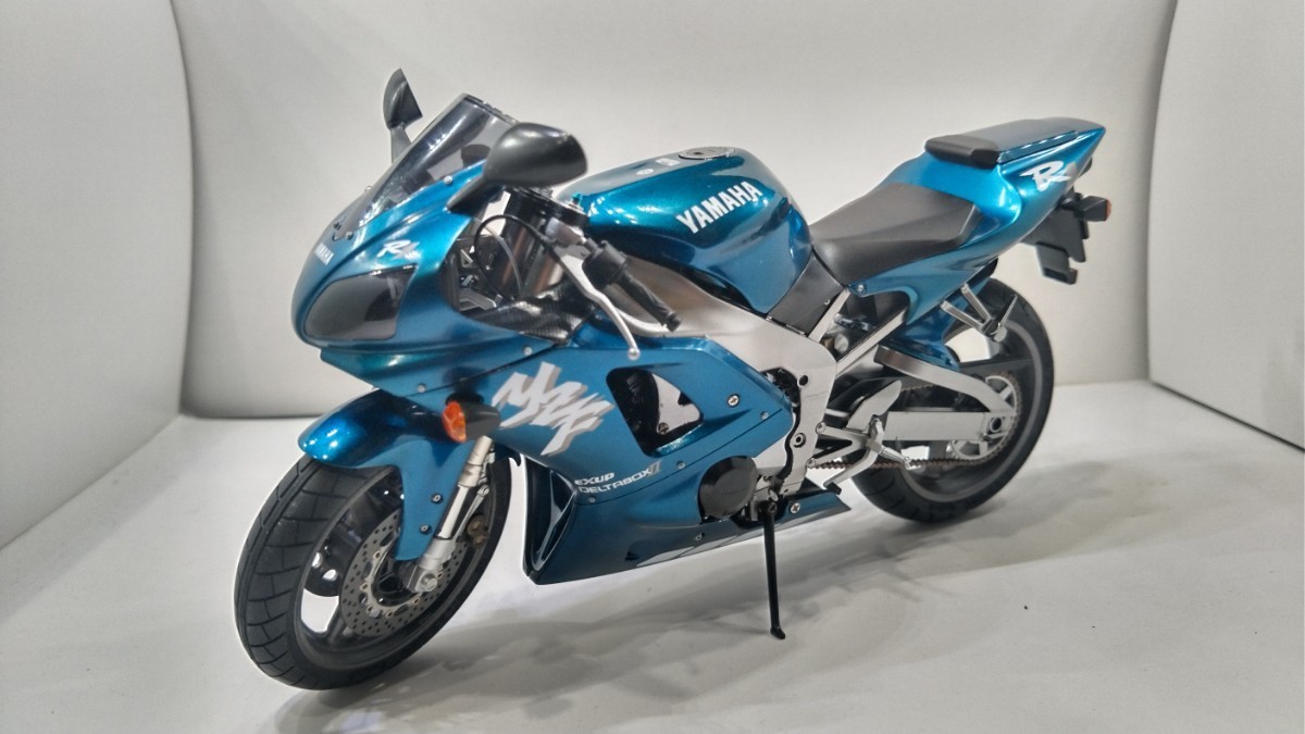 タミヤ 1/12 ヤマハ YZF-R1 完成品_画像1