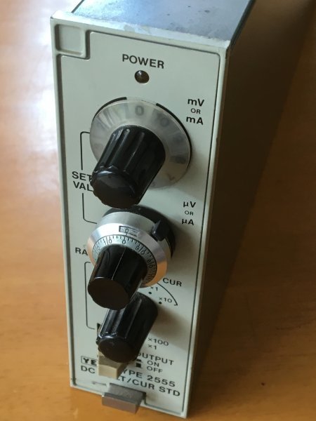 電子機器】標準電圧/電流発生装置 TYPE2555 YEW 1台 電子部品 電子機器】標準電圧/電流発生装置 TYPE2555 YEW 1台 電子部品