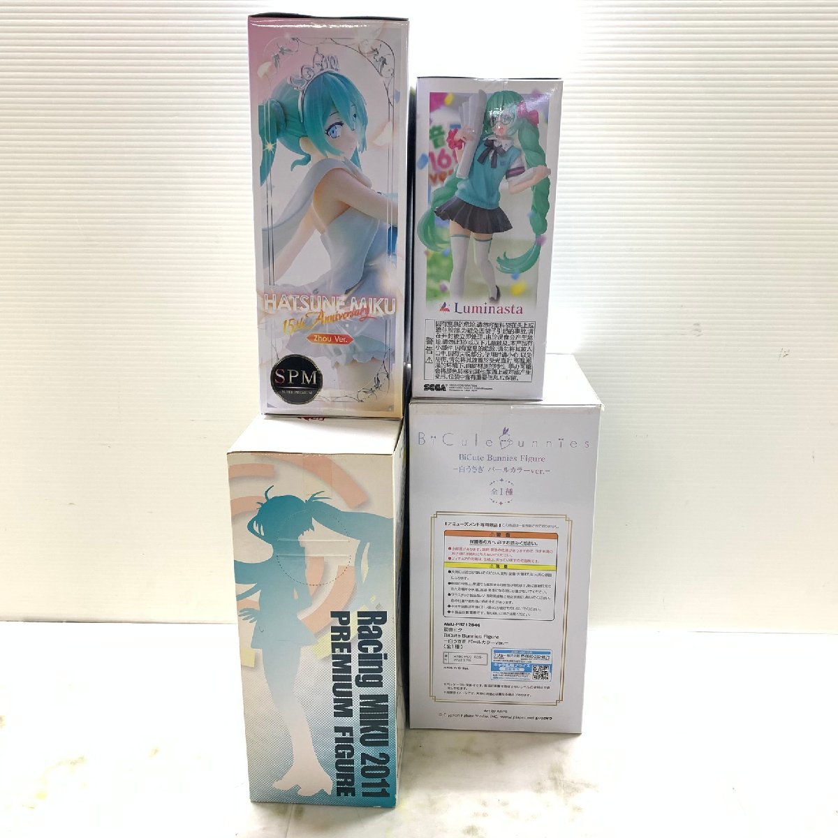 MIN【現状渡し品】 MSMO 初音ミクレーシング2011 プレミアムフィギュア他4体セット 〈54-231117-YF-11-MIN〉_画像4