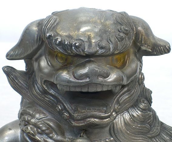 【Nサキ324】置物 玉乗り獅子 狛犬 沖縄 魔除け 金物 インテリア オブジェ 飾り_画像2