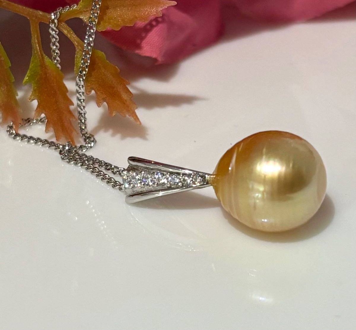 白蝶(シロチョウ)真珠　南洋珍珠　薄いゴールド　ネックレス　新品