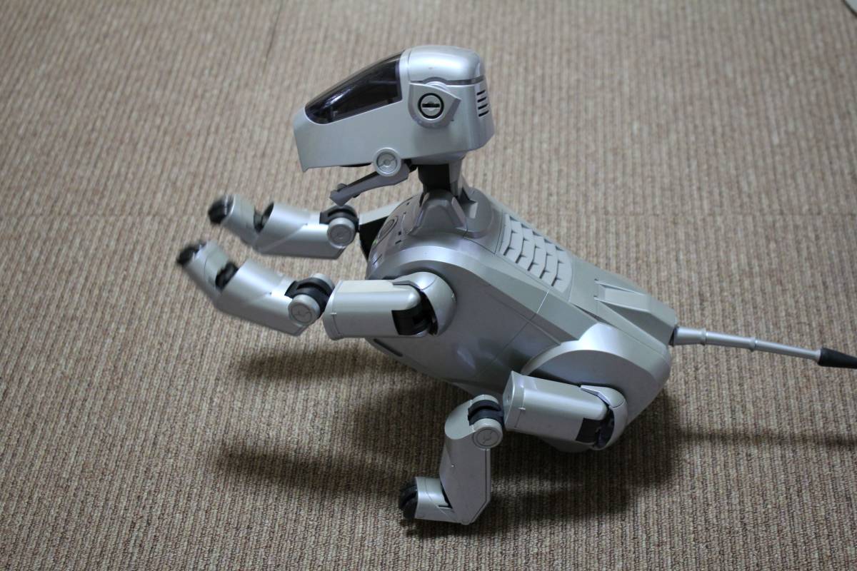 SONY初代Aibo アイボ ERS-111 犬型ロボット シルバー 動作品 ジャンク扱い-
