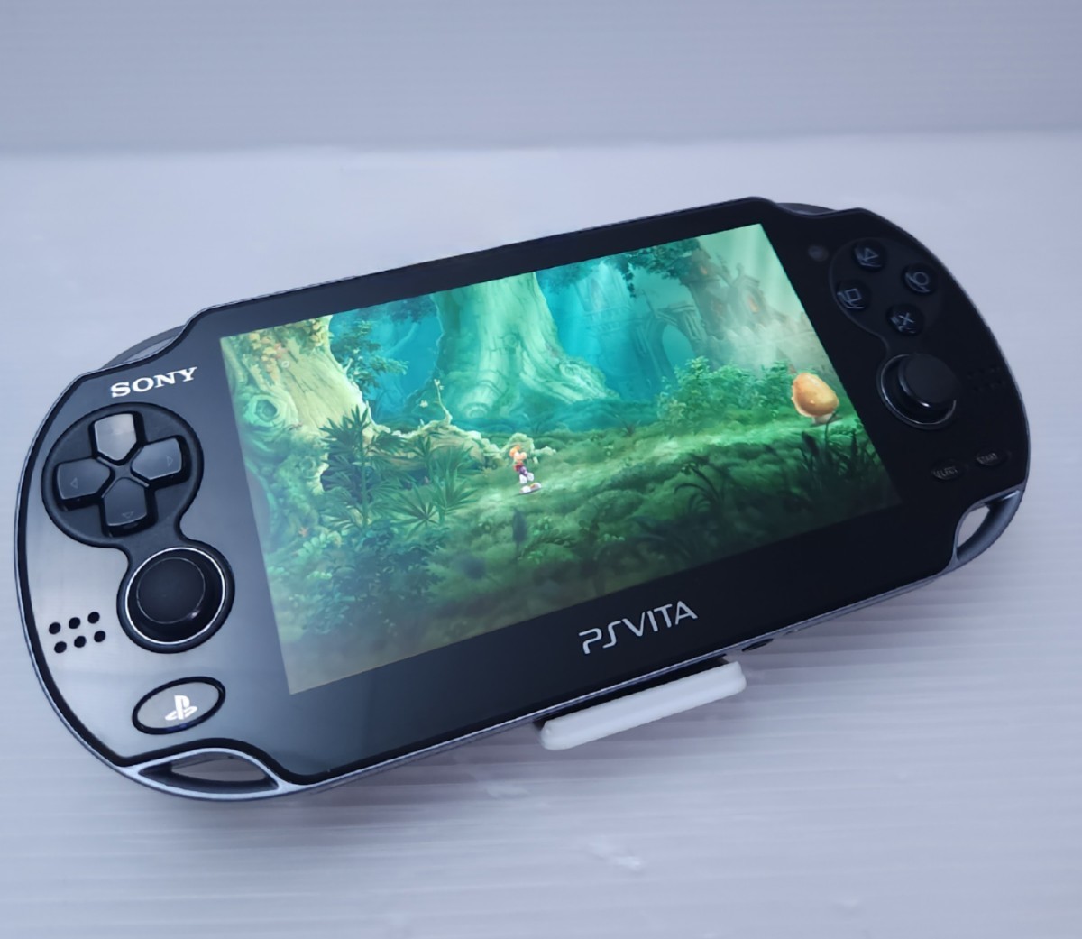 レトロゲーム 動作品 PS Vita PlayStation Vita Black 3G / Wi-Fiモデル 黒 PCH-1000 本体のみ 4GB メモリカード (O1)