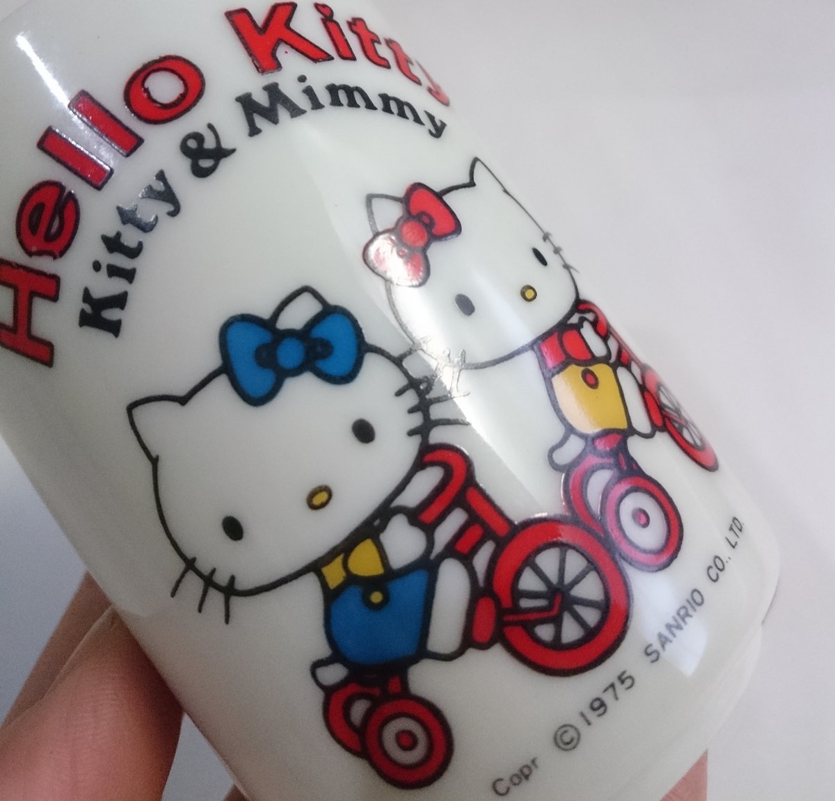 [W3322] Hello Kitty 湯呑 / キティ&ミミィ三輪車 1975年当時物 サンリオ 陶器製 希少 中古 現状品の画像2