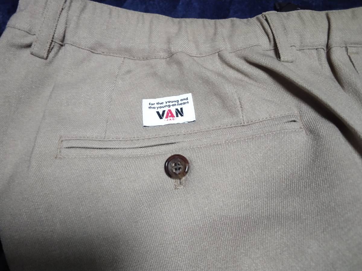 VAN JAC 　店舗限定今期秋物　VANロゴノータックイージーチノパンツ　ベージュ　LL　 新品未使用